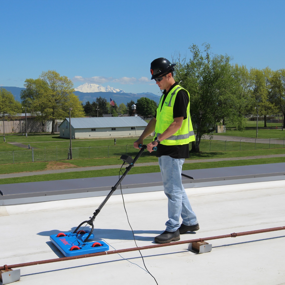 roof testing expert performing low voltage platform scanning